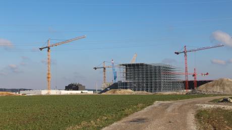 2015 wuchs das Logistikzentrum der Bettenwelt (Dänisches Bettenlager) auf dem zweiten Bauabschnitt des Interkommunalen Industrie- und Gewerbeparks Unterallgäu. Mit dem dritten Bauabschnitt will der Zweckverband auf weitere Anfragen vorbereitet sein.