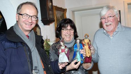 Ursula und Max Henle (rechts) mit MZ-Redaktionsleiter Johann Stoll und den Heiligen Drei Königen. 