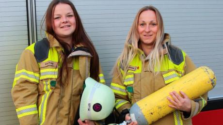 Die 37-jährige Tanja Grünwald (rechts) und ihre 20-jährige Feuerwehrfreundin Eva Frey haben sich heuer beim außergewöhnlichen Wettkampf in Berlin, dem „Firefighter Stairrun“, angemeldet und mitgemacht.