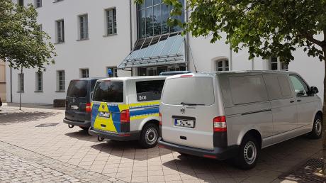 Seit Anfang Juni läuft in Memmingen der Prozess gegen drei Männer, die im September 2018 einen Bekannten zu Tode geprügelt haben sollen. 	