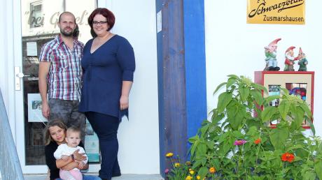 Sie sind die Gesichter hinter dem Dorfladen „bei Gessel’s“: Vater Steffen, Mutter Marie mit der kleinen Rosalie und Elora (9). 	