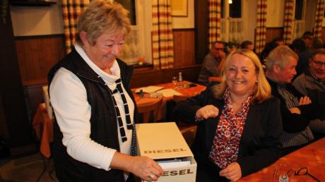 Die bisherige Zweite Bürgermeisterin von Kammlach, Birgit Steudter-Adl Amini (rechts), wurde bei Versammlungen in Ober- und Unterkammlach zur Bürgermeisterkandidatin nominiert. 	