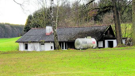 Das alte Sportheim des SV Mattsies soll komplett abgerissen werden. Auf der Fläche sollen nach den neuen Planungen Parkplätze entstehen.  	