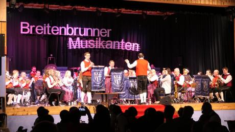 Die Breitenbrunner Musikanten hatten Glück, sie konnten ihr Jahreskonzert noch ungestört veranstalten. Die Gäste im Haus der Vereine genossen das bunte Programm und belohnten die Musiker mit viel Applaus. 	