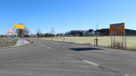 Die Verkehrsführung an der Einmündung der Ortsverbindungsstraße von Türkheim in die MN10 bleibt ein Zankapfel zwischen Gemeinde und dem Landratsamt. Die Wiedergeltinger fordern in diesem Bereich eine Geschwindigkeitsbegrenzung auf der MN10 und Stoppschilder. 