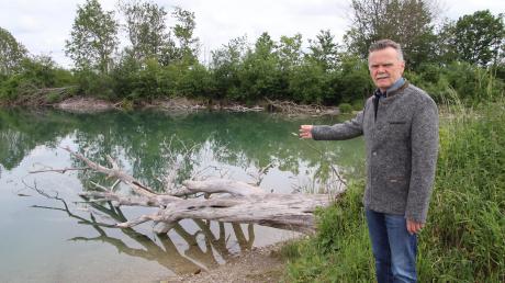 Auch die Flachwasserzone des Baggersees sei vor Vandalismus nicht sicher, ärgert sich Bürgermeister Norbert Führer. Ein Hinweisschild zum Schutz der Fischaufzucht wurde mutwillig abgerissen.