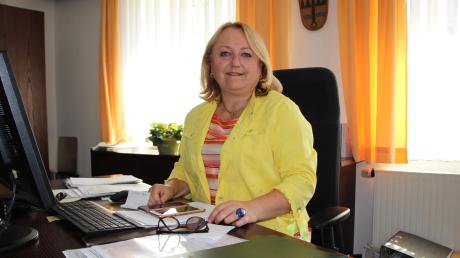 Birgit Steudter-Adl Amini wechselte vor gut 100 Tagen vom Amt der Zweiten Bürgermeisterin von Kammlach in das der Ersten. Eine ihrer ersten Amtshandlungen war die Abnahme des neuen Trinkwasserbrunnens. 	