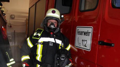 Martin Pfluger in voller Montur als Atemschutzträger bei der Freiwilligen Feuerwehr Markt Wald. 