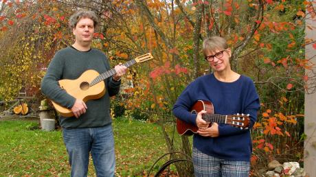 Norbert Neunzling und Edith Lehner sind das Gitarrenduo Saitenspuren. Weil Konzerte ausfielen, konnten sie sich für ihre neue CD „3“ mehr Zeit lassen. 	