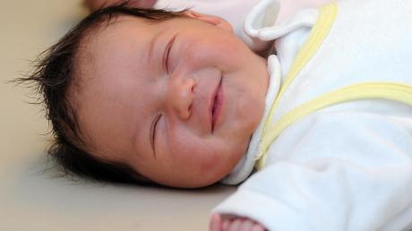 Was für ein süßes Babylächeln! Doch welchen Namen gibt man dem Kind? Diese Frage ist eine der schwierigsten, die Eltern zu Beginn eines neuen Lebens zu treffen haben. 	
