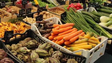 Auch frisches Gemüse gibt es beim Regionalmarkt in Markt Wald. 	