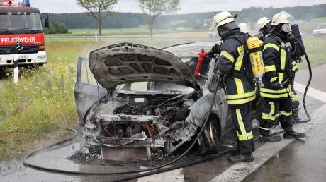 Auf der A96 bei Mindelheim ist ein Auto ausgebrannt. Es kam zu einem langen Stau.