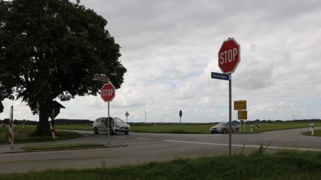 Die Wertachtal-Kreuzung am Boscha-Kreuz steht seit Jahren in der Kritik. Bad Wörishofens Stadtrat fordert einen Kreisverkehr, um die Sicherheit zu erhöhen, das Landratsamt bevorzugte bislang andere Maßnahmen. 