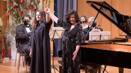 Zwei Schwestern am Piano: Khatia Buniatishvili und Gvantsa Buniatishvili konzertierten in Bad Wörishofen. 