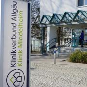 Das Mindelheimer Krankenhaus gehört zum Klinikverbund Allgäu. Dieser will eine Satzung ändern - und sorgte damit im Unterallgäuer Kreisausschuss für Zündstoff.