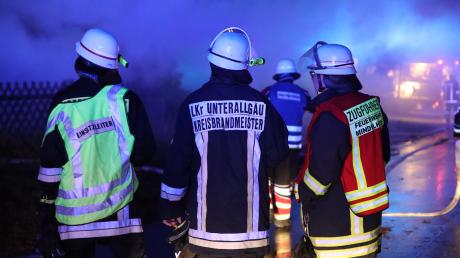 Wie schnell die Feuerwehren am Einsatzort sind, hängt auch von der Fläche einer Gemeinde ab. Unser Bild zeigt einen Brand in Hohenreuten im Dezember 2021.
