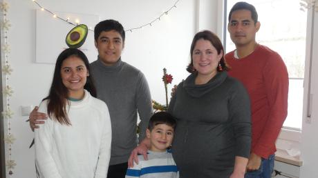 Wollen Kinder und Jugendlichen aus der Armut helfen: Marianne Briegel mit Jennifer Zea, Sebastian Méndez, Ruby Héctor Tovar Rodriguez und Emil (von links).