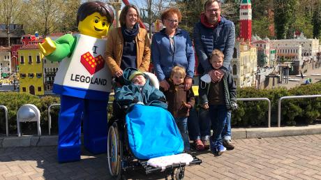 Acht Kindern wurde der Wunsch erfüllt, ins Legoland zu fahren. Mit dabei war auch Familie Donatin. 	