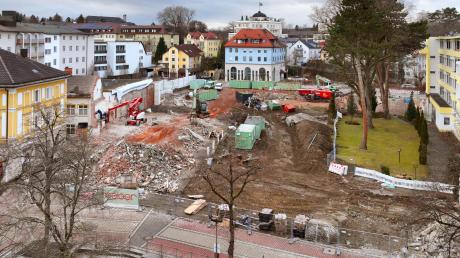 Große Bauarbeiten stehen in Bad Wörishofen bevor. Auf dem Kreuzer-Areal zwischen Fußgängerzone und Fidel-Kreuzer-Straße laufen die Abbrucharbeiten.  	
