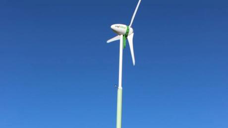 Windkraft und Photovoltaik bei der Firma Lutz in Stetten. 
