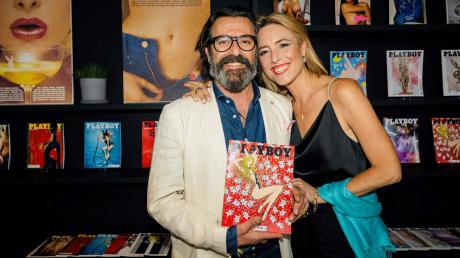Mauro Bergonzoli und seine Frau und Muse Franziska Gräfin Fugger freuen sich über das Playboy-Cover.