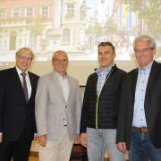 Bürgermeister Stephan Winter gratulierte seinen beiden Stellvertretern Roland Ahne und Roland Peter sowie dem neuen Stadtratsmitglied Alfred Beilhack (von links).