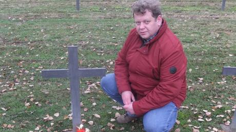Der Vorsitzende des Krieger- und Soldatenvereins Salgen/Bronnen, Roland Hämmerle, auf dem Soldatenfriedhof von Verdun in Frankreich.