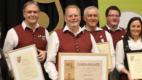 Die Geehrten der Musikgesellschaft mit (von links): Roland Diem, Max Stock, Werner Müller, Joachim Schrittenlocher und Annemarie Bärtle.