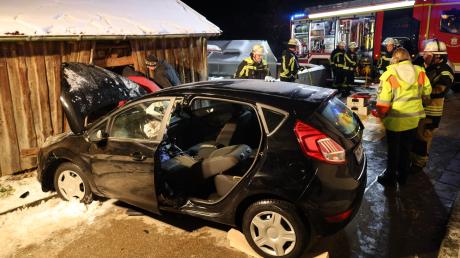 Bei diesem Unfall in Köngetried wurde am Sonntag eine Frau schwer verletzt. 