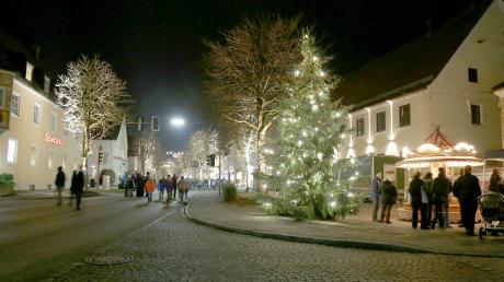 Pfaffenhausen leuchtet wieder: Am Freitag, 1. Dezember, erstrahlt die Hauptstraße in weihnachtlichem Glanz.
