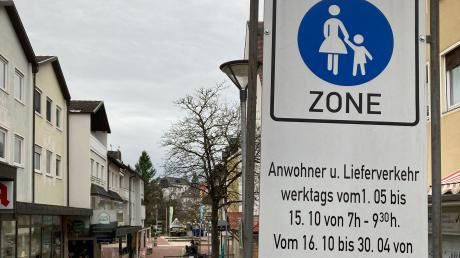Die Ludwig-Geromiller-Straße gehört zur Fußgängerzone. Grüne, SPD und ÖDP kritisieren nun, dass die Stadtverwaltung trotzdem einen Parkplatz genehmigt hat. 