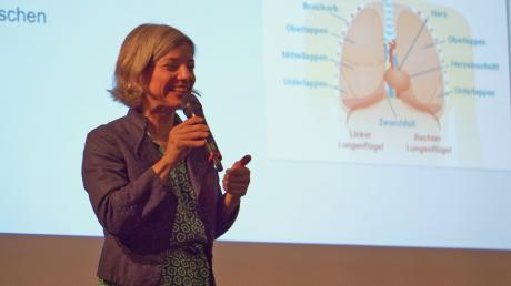 Evi Schöllmann ist Atemtherapeutin und hatte für das Publikum viele Tipps dabei.