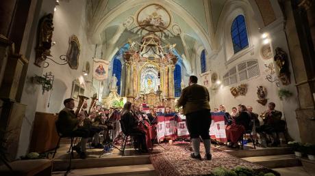 Beim Jahreskonzert in der Pfarrkirche bekam der Musikverein Haselbach unter Leitung von Andy Miller viel Beifall.