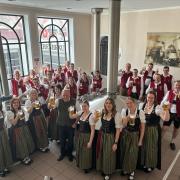 Das Festbier für das Bezirksmusikfest wurde von den Musikantinnen und Musikanten gemeinsam mit Storchenbräu-Chef Hans Roth verkostet. 
