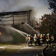 Bei einem Großbrand in Ettringen waren mehr als 200 Feuerwehrleute vor Ort.