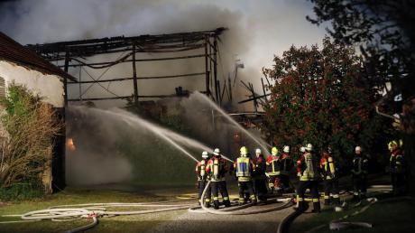 Bei einem Großbrand in Ettringen waren mehr als 200 Feuerwehrleute vor Ort.