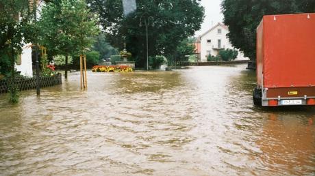 Der Dirlewanger Marktplatz stand nach dem Pfingsthochwasser 1999 komplett unter Wasser.