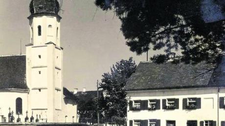 Hausen mit seiner kleinen, aber schönen Dorfkirche, wurde im Jahre 1851 als eigene Pfarrei von der Großpfarrei Pfaffenhausen losgelöst. Foto: Archiv Hölzle