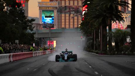 Der Große Preis von Las Vegas kehrt 2023 nach über 40 Jahren zurück in die Formel 1. Alles zu Terminen und Infos zur Strecke gibt es hier. 