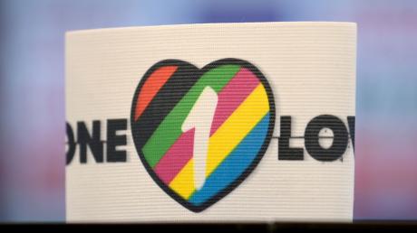 Nationaltorhüter Manuel Neuer wird die deutsche Mannschaft bei der WM in Katar mit einer «One Love»-Kapitänsbinde anführen.