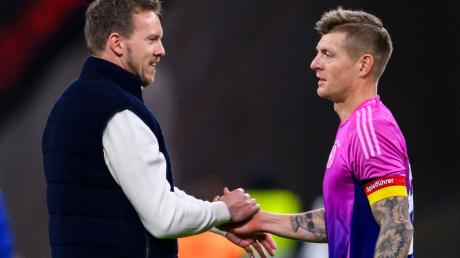 Mit dem Comeback von Toni Kroos (r) kehrte die DFB-Elf im März in die Erfolgsspur zurück.