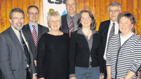 Bürgermeister Josef Walz und Kreisvorsitzender Thorsten Freudenberger begrüßen den neu formierten Vorstand des CSU-Ortsverbandes: Hildegard Mack, Anton Rupp, Denise Schlumberger, Erwin Stötter und Karin Schaich (von links). 