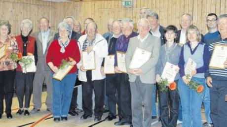 Zahlreiche Mitglieder wurden beim Kraftsportverein Unterelchingen für ihre langjährige Vereinstreue geehrt. 