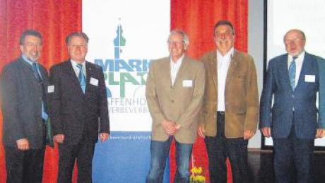 15 Jahre Gewerbeverband (von links): Bürgermeister Josef Walz und Gründungsmitglieder Alfons Endres, Richard Reitzle, Walter Rainer und Willi Kuttner.  
