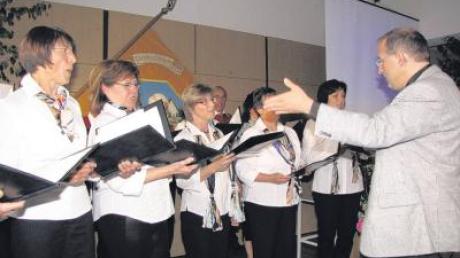 Die Chorgemeinschaft Roth/Berg unter der Leitung von Roland Horst hatte zum Festakt ein buntes Konzertprogramm einstudiert.  