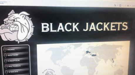 Blick auf die Homepage der Black Jackets. Ihr Symbol ist die Bulldogge. Senden wird hier als „Southside“ bezeichnet.  