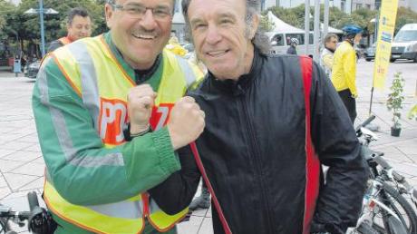 Starke Typen unterstützen den guten Zweck: Polizist Uwe Birnek sorgte bei der „Tour Ginkgo“ für die Sicherheit und René Weller für viele Spendengelder. Der bekannte Boxer radelt nicht das erste Mal bei der Tour mit.  