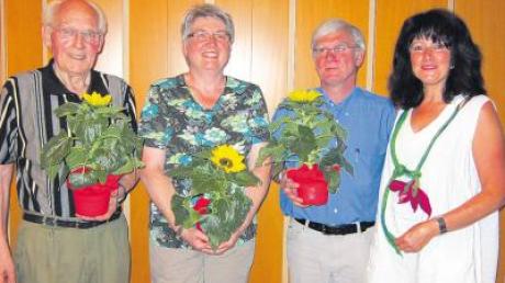 Langjährige Genossen: Johann Fuchs, Petra Beck und Paul Geiselmann (von links) wurden von der Ortsvorsitzenden Hildegard Feurich-Kähn geehrt.  