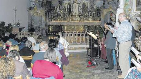 In der Roggenburger Klosterkirche sorgte die Gruppe Pro vobis bei der „Nacht der Lichter“ mit ihrem Gesang für festliche Stimmung. 