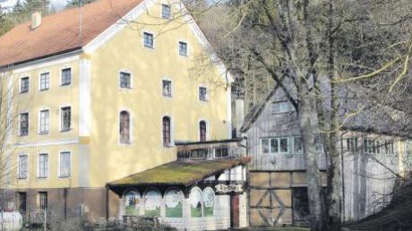 Bis heute strahlt die Klostermühle am Roggenburger Weiher den Charme vergangener Tage aus, der in Liedern und Gedichten besungen und beschrieben wird. 